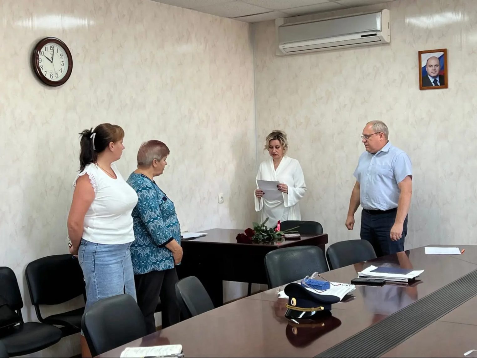 Маме погибшего участника СВО из Костромской области вручили медаль Суворова