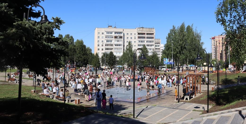 Пустырь превратился в центр притяжения: в Заволжье открыли современный сквер «Юбилейный»