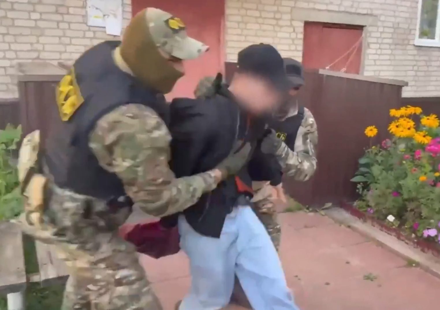 18-летнего костромича задержали за создание экстремистского сообщества