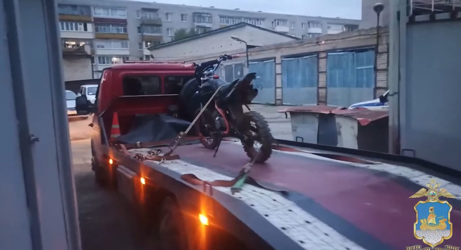 В костромском райцентре полицейские объявили войну наглым школьникам на питбайках