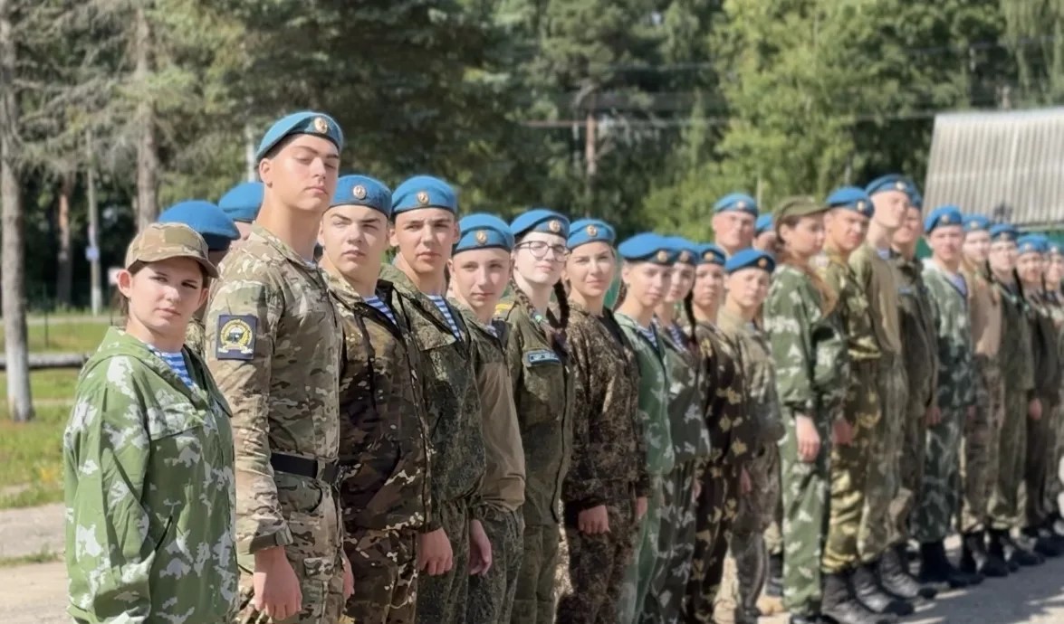 Под Костромой устроили армию для подростков