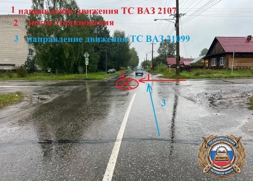 Две машины не смогли разъехаться на мокрой дороге в костромской глубинке