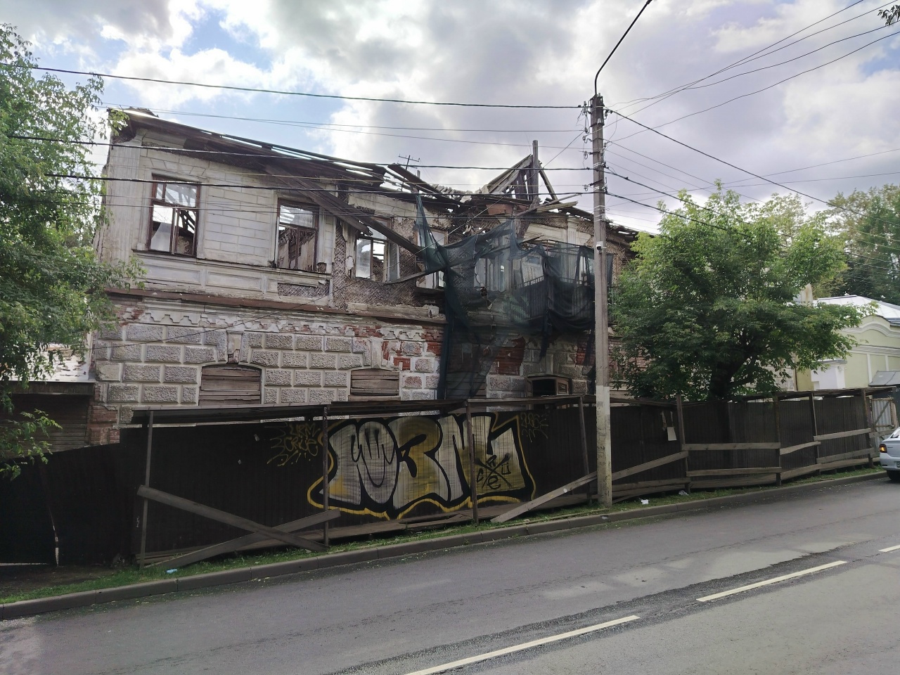 Еще один старинный дом в Костроме уйдет с молотка за рубль