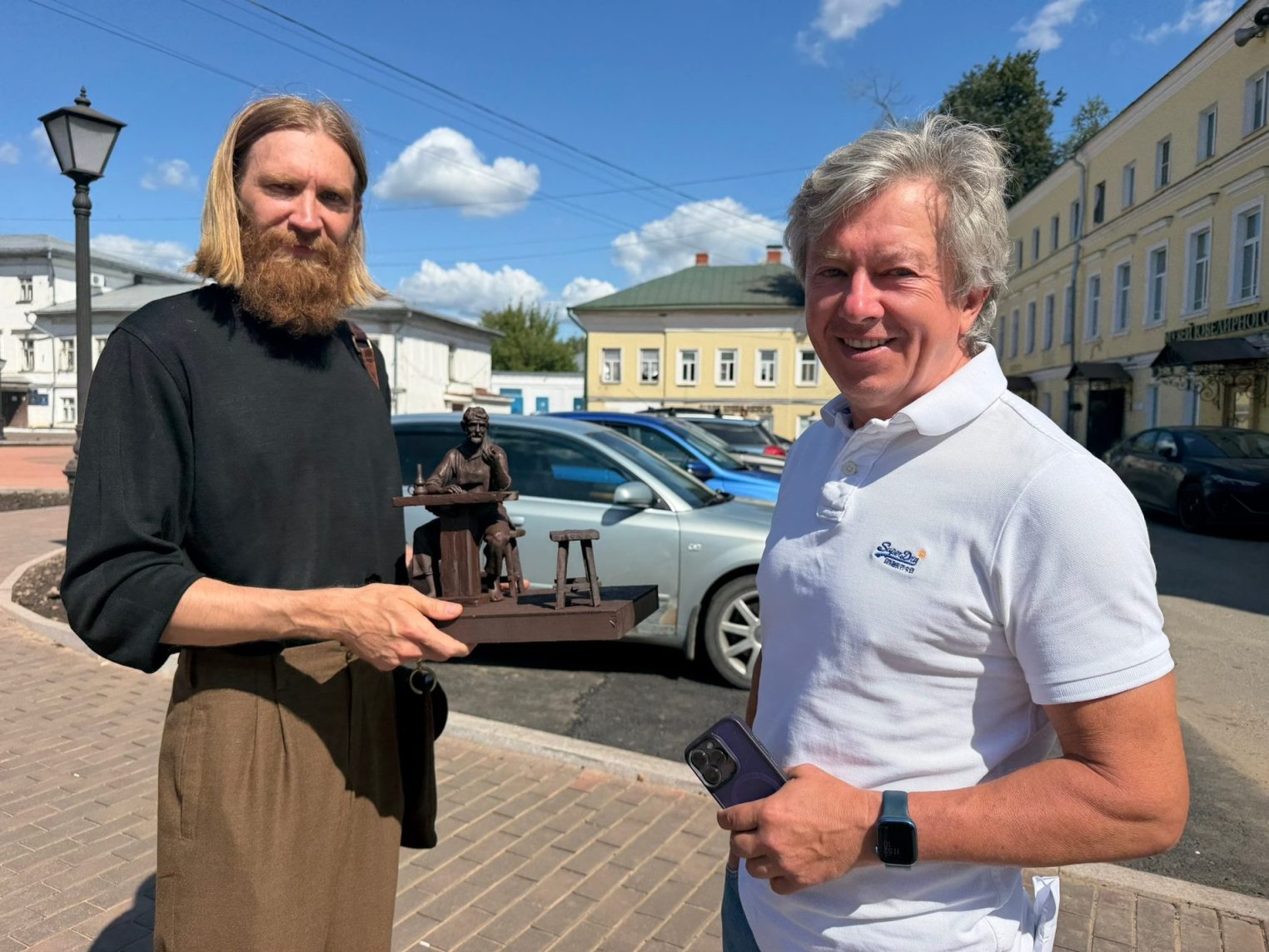 Костромичам показали неубиваемую замену памятнику ювелиру-кустарю