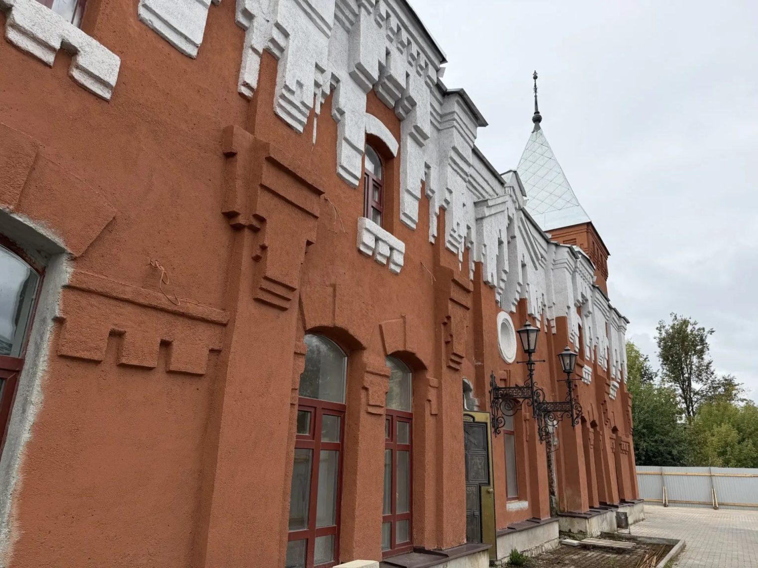 Ошибки в проекте и вода в подвале: реконструкцию театра кукол в Костроме продолжит новый подрядчик