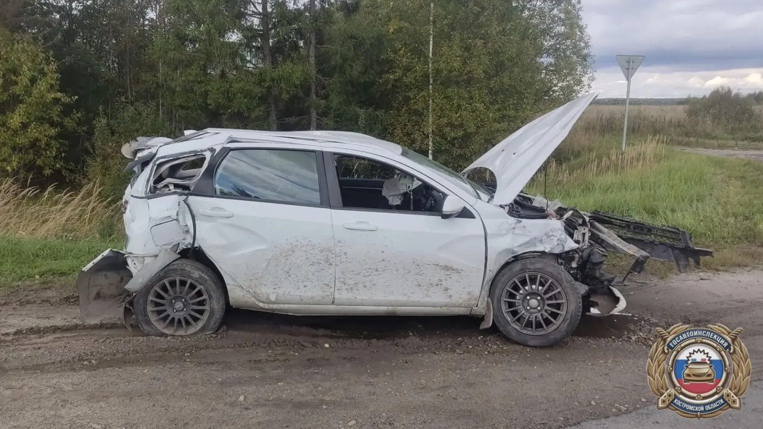 Цепное ДТП под Костромой: столкнулись Mercedes, Lada Vesta и ВАЗ, есть пострадавшие