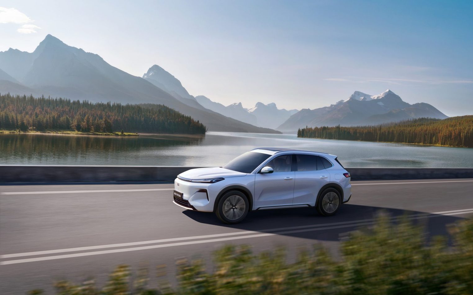 Больше никаких очередей на заправках: встречайте новый Geely EX5 Гибрид