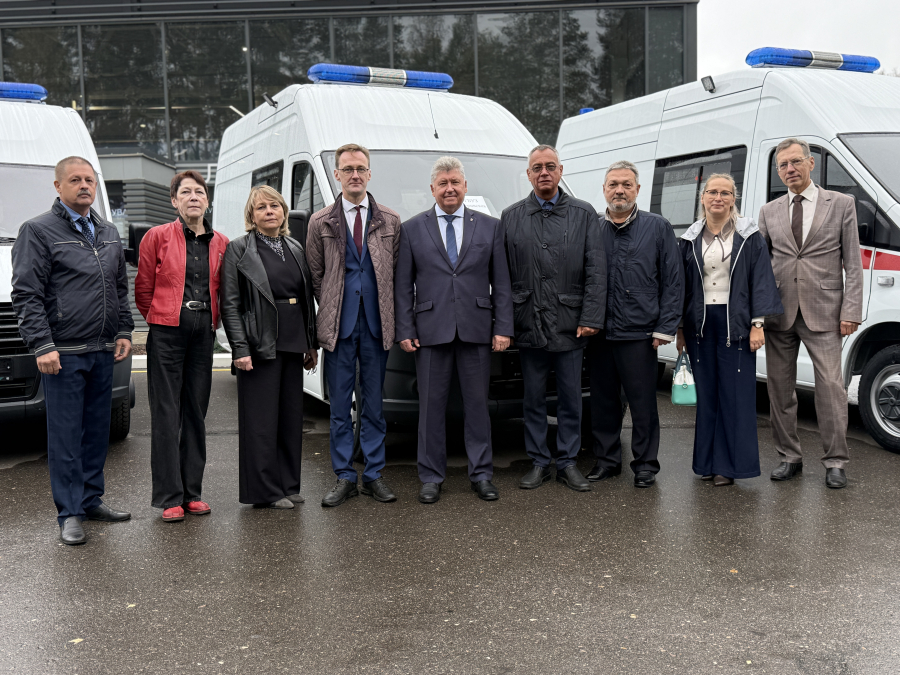 Семь районных больниц Костромской области получили новые автомобили скорой медицинской помощи