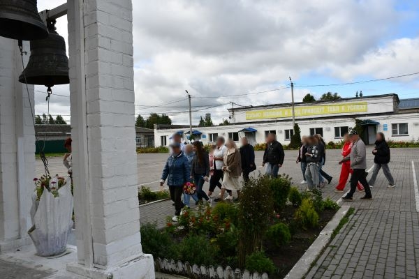 Жизнь за решеткой изнутри: родственникам показали, как живут осужденные в костромской колонии