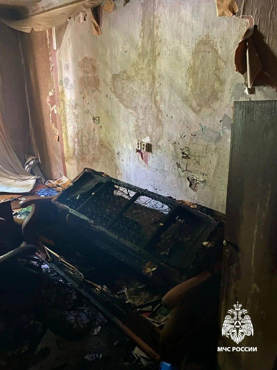 В Костроме средь бела дня вспыхнула заброшка