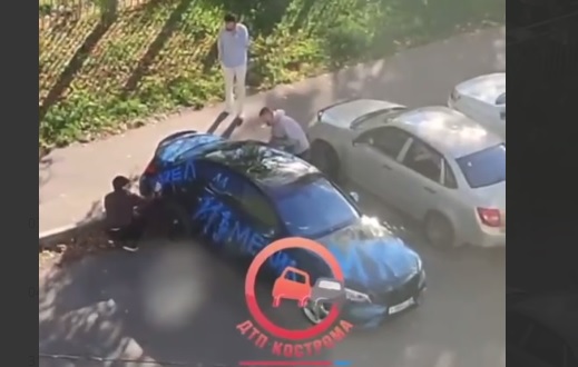 Ради хайпа костромич прокатился на оскорбительном «Мерседесе» — и нарвался на штраф