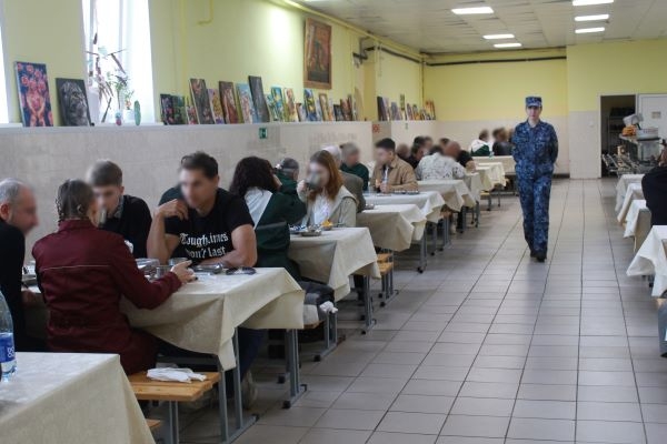 Осужденные костромской колонии встречали родных стихами и песнями