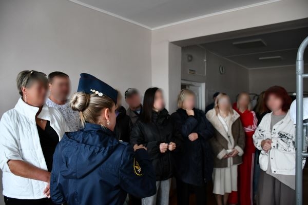 Жизнь за решеткой изнутри: родственникам показали, как живут осужденные в костромской колонии