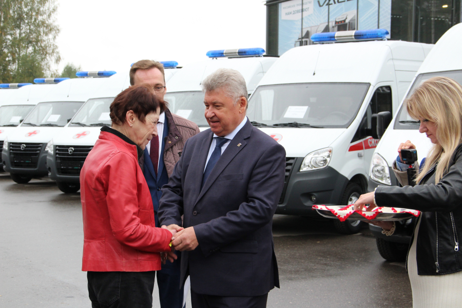 Семь районных больниц Костромской области получили новые автомобили скорой медицинской помощи