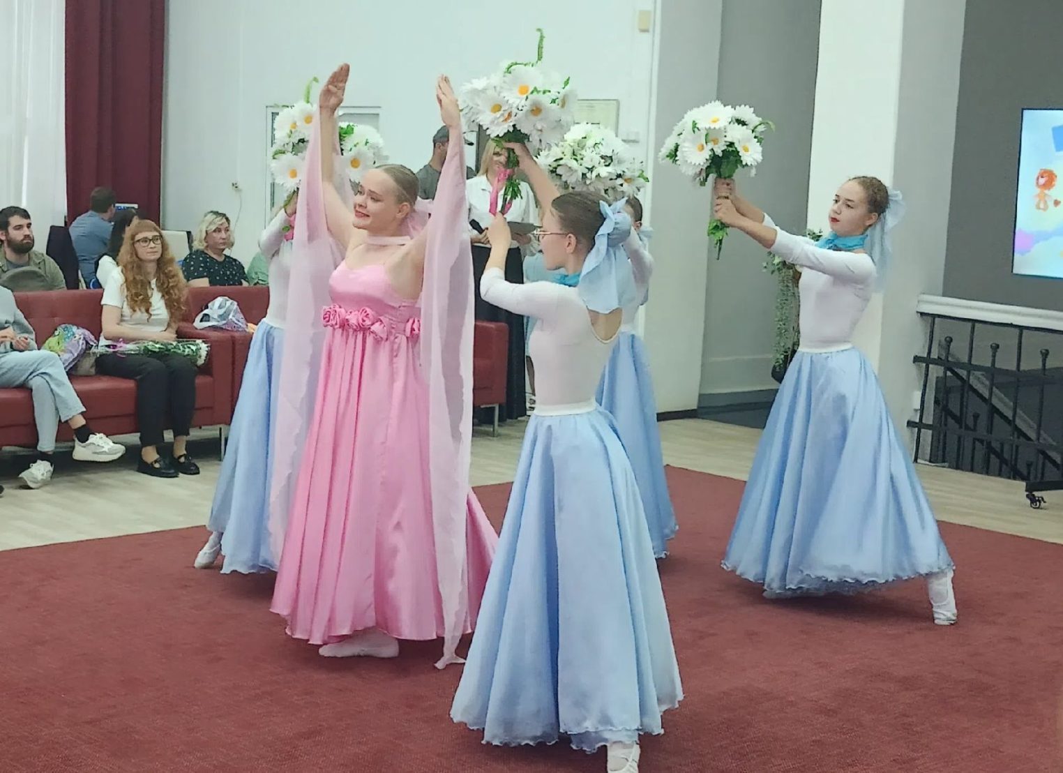 Первенцы, пятые и даже восьмые дети: в костромском райцентре поздравили семьи с новорожденными