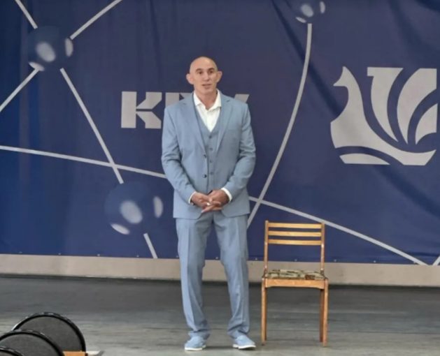 Легендарный боец Алексей Олейник рассказал костромским студентам о победах и мечтах