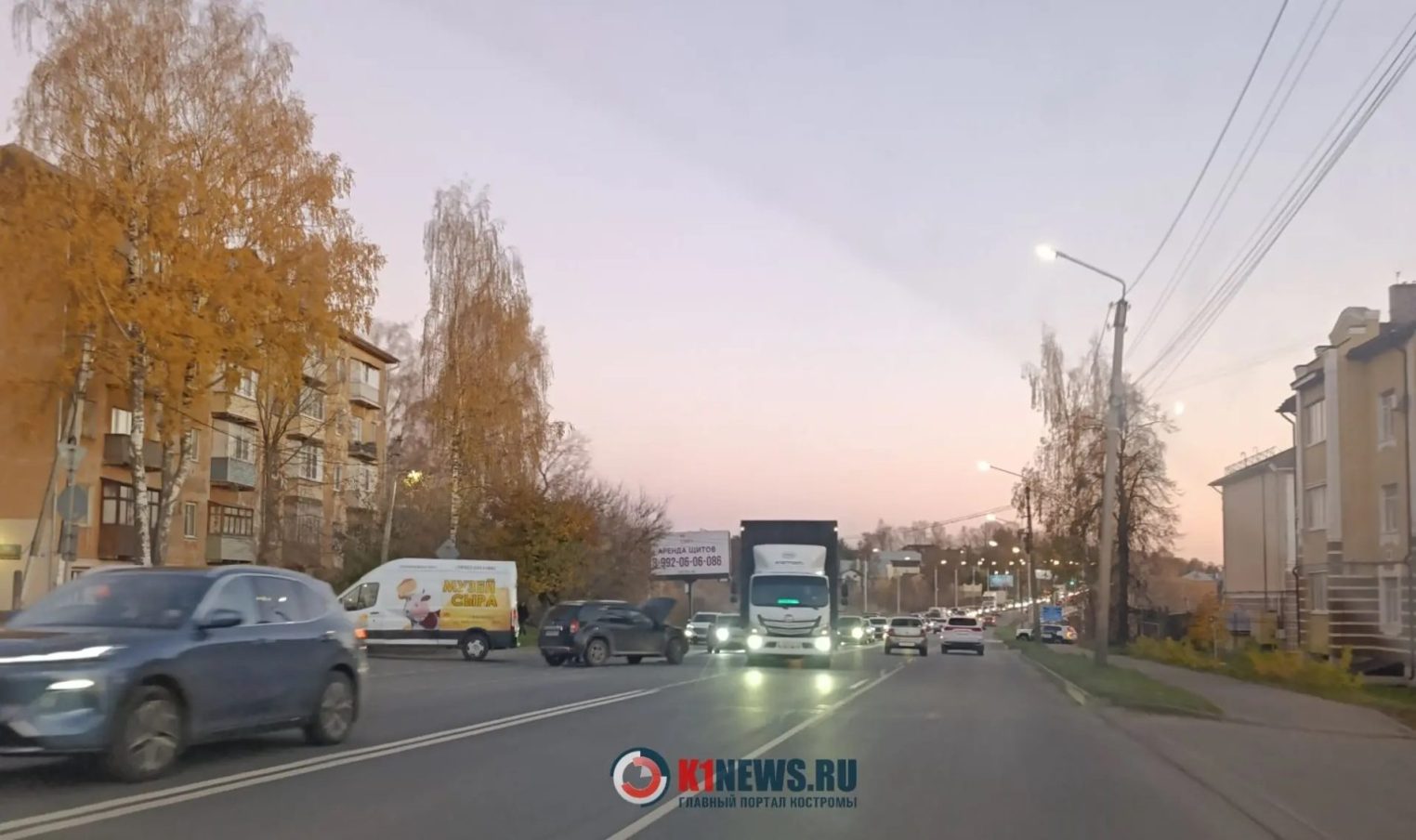 Авария на улице Нижняя Дебря создала пробку в Костроме