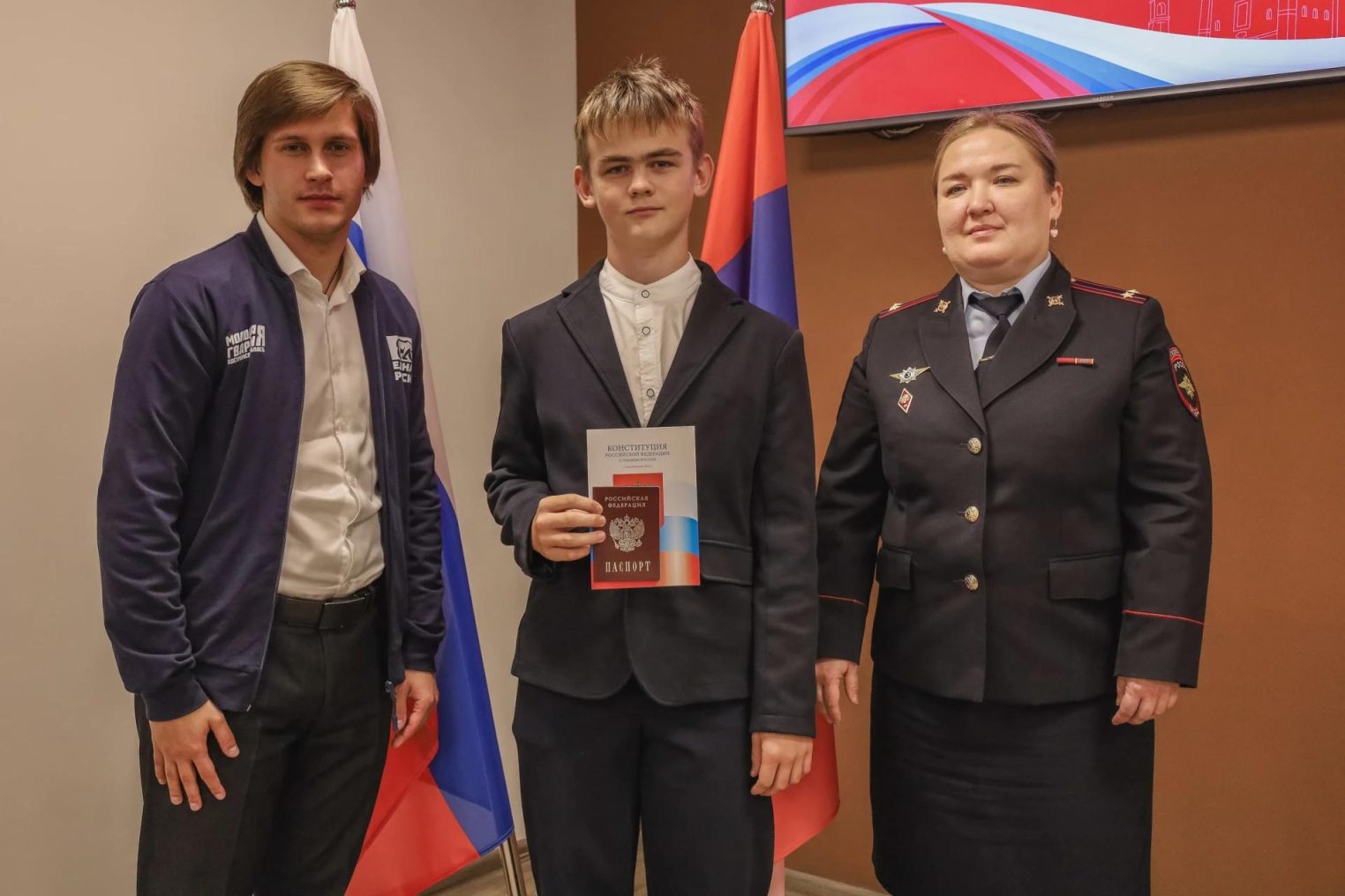 В Костроме вручили первые паспорта юным активистам