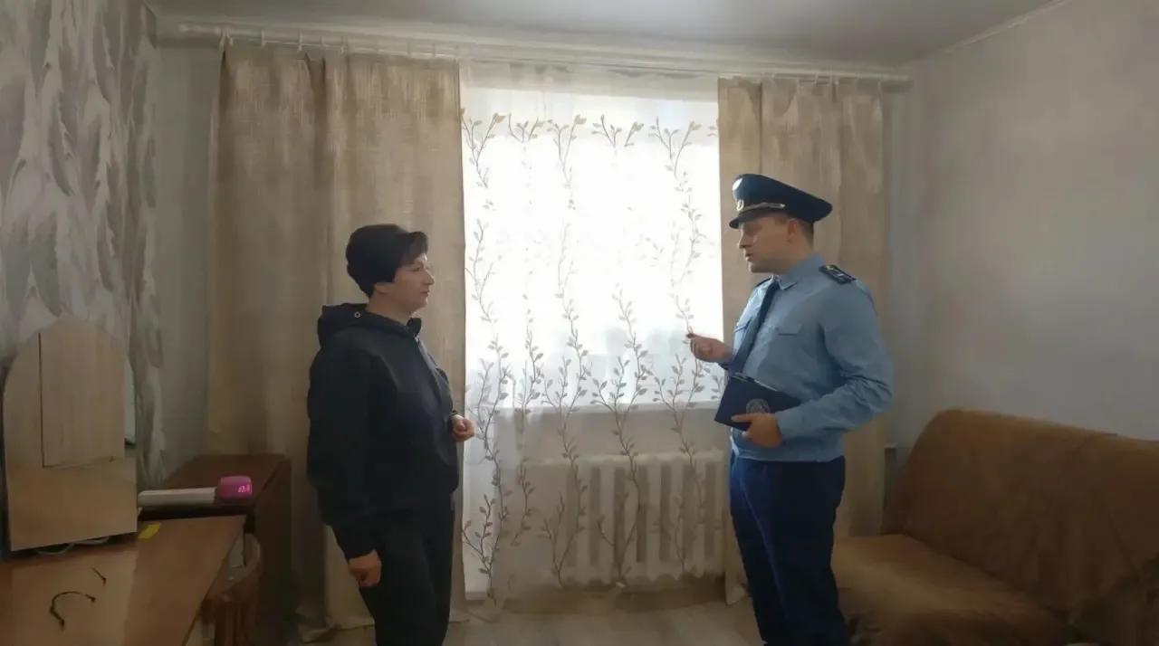 На крышу в костромском райцентре забрался прокурор — как это помогло жильцам