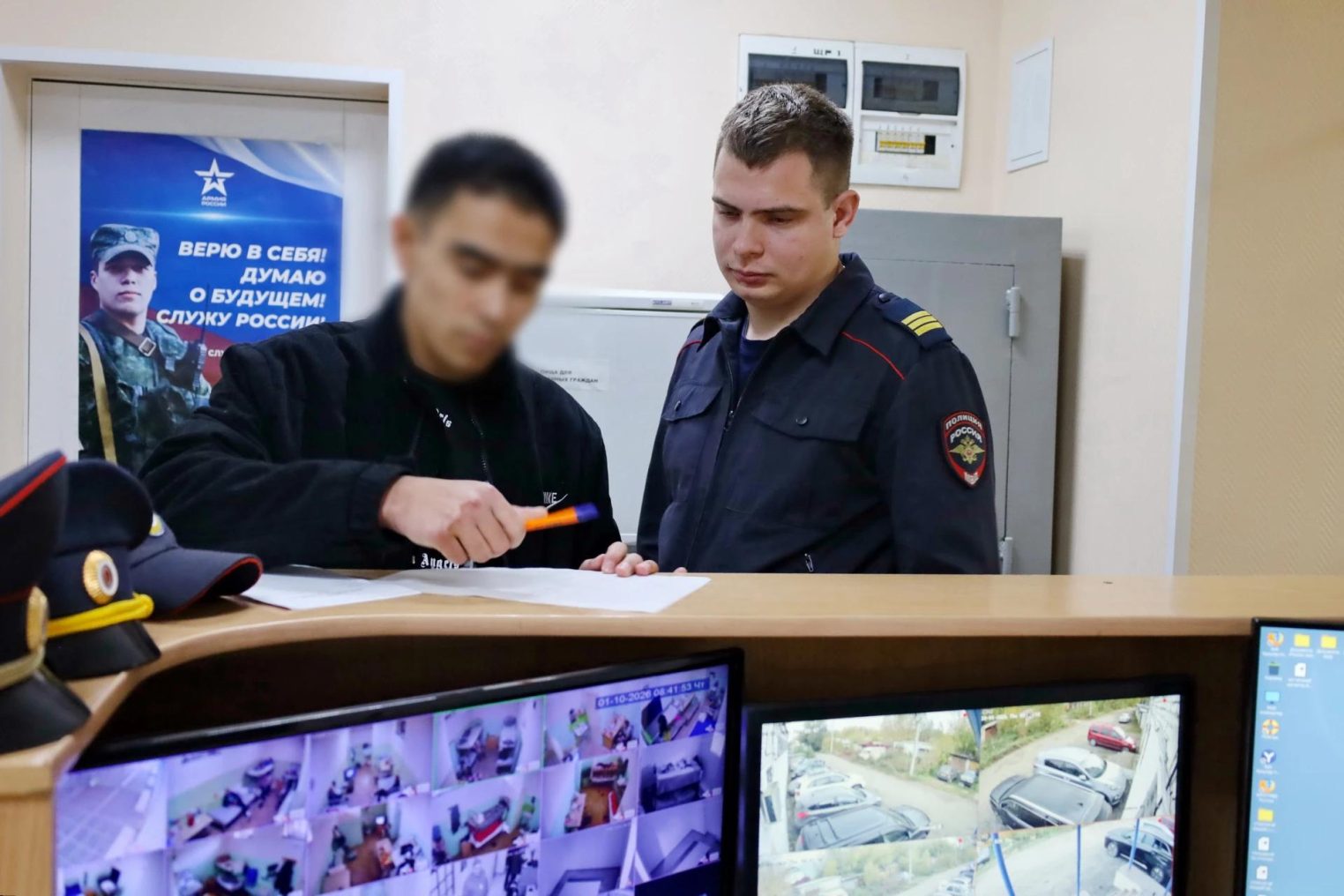 Костромские полицейские депортировали из России 8 мигрантов-нарушителей