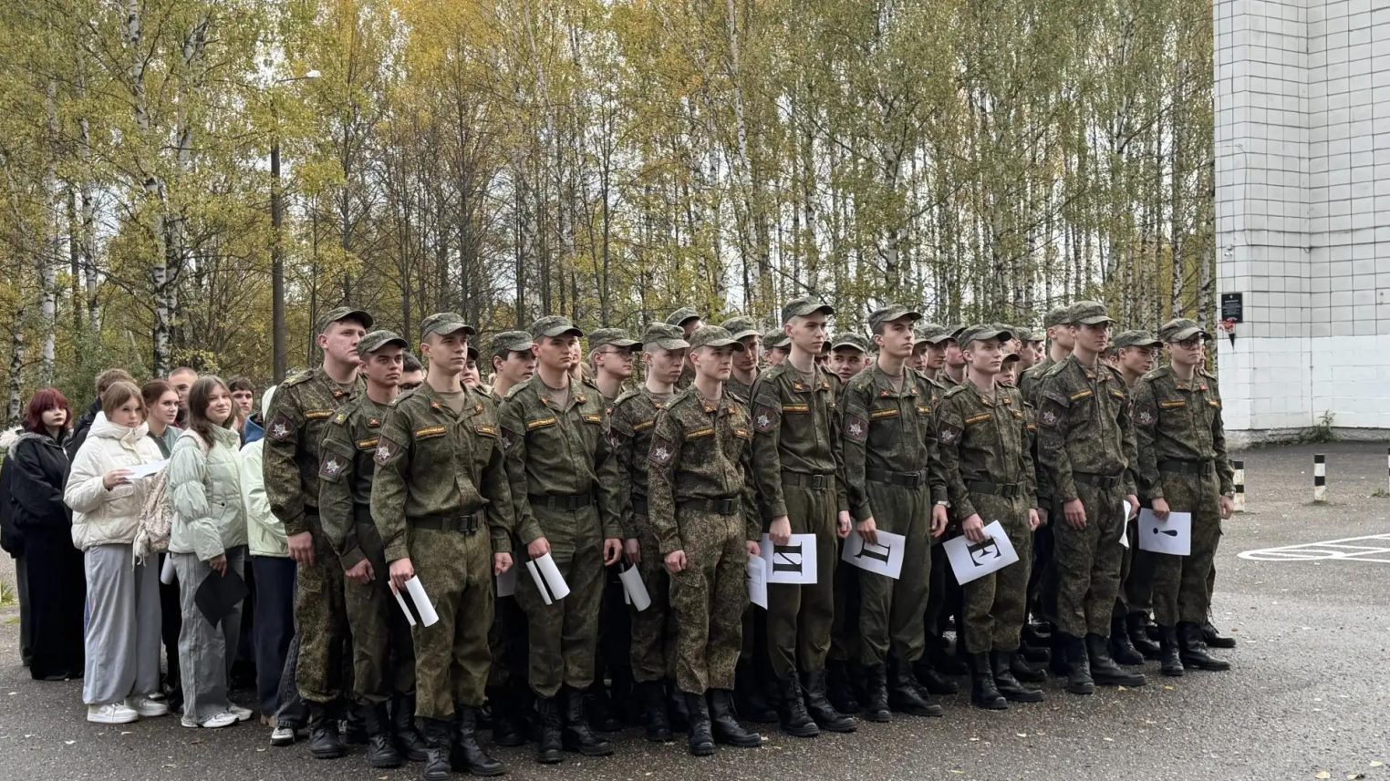 Костромская молодежь устроила флешмоб в честь дня рождения Владимира Путина