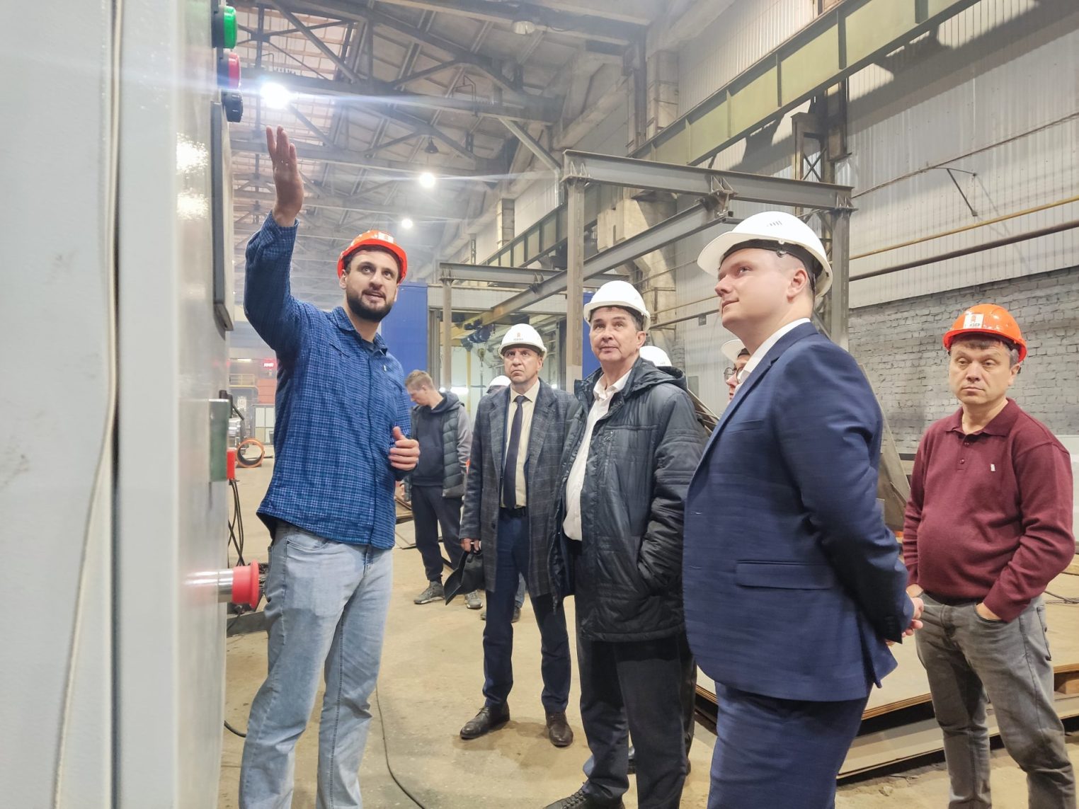 Делегация департамента природных ресурсов посетила завод «Гейзер» в Костроме