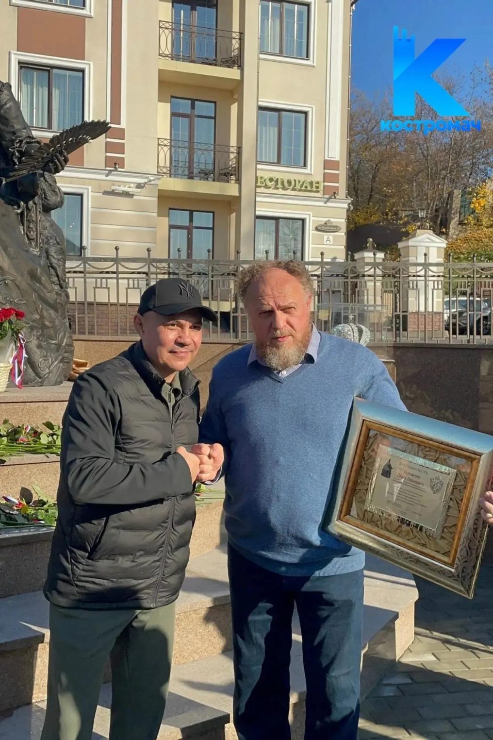 На открытии памятника Екатерине II в Костроме был замечен Костя Цзю