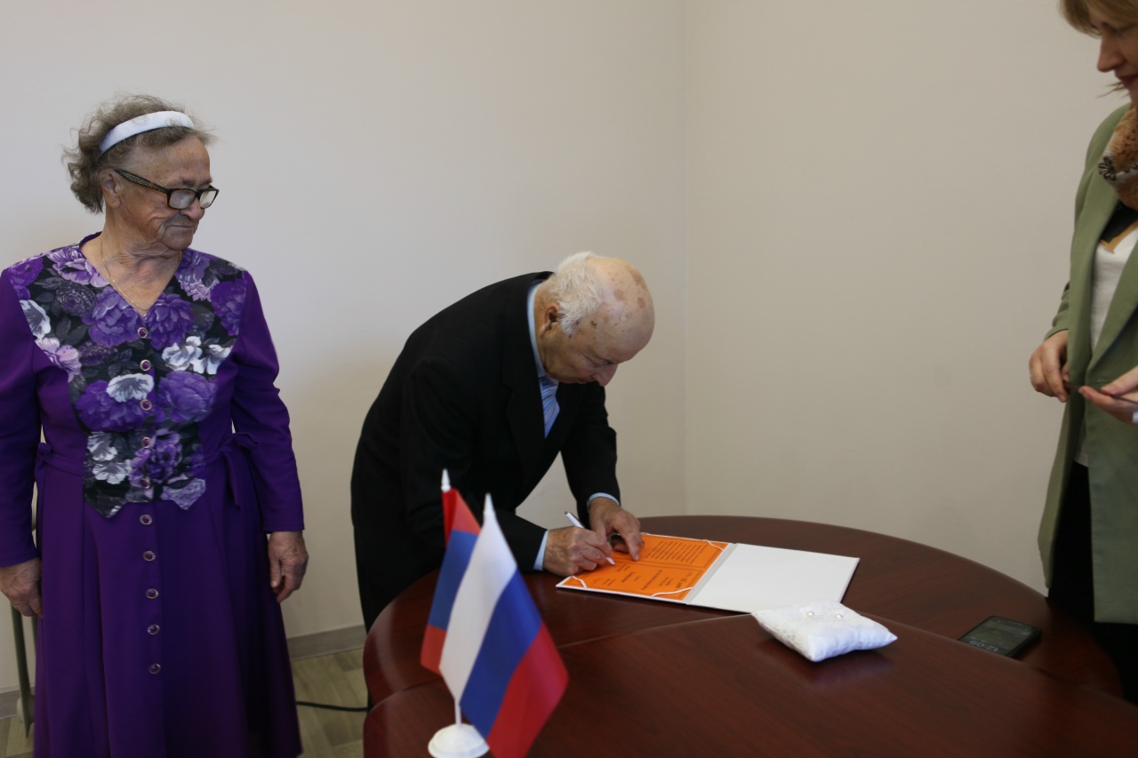 Супруги из костромского райцентра отметили 65-летие со дня свадьбы