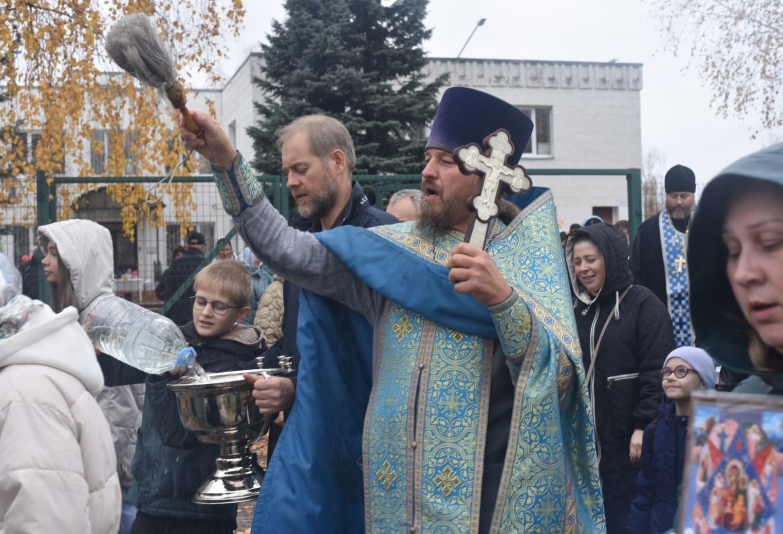 Костромичи совершили крестный ход вокруг посёлка Волжский