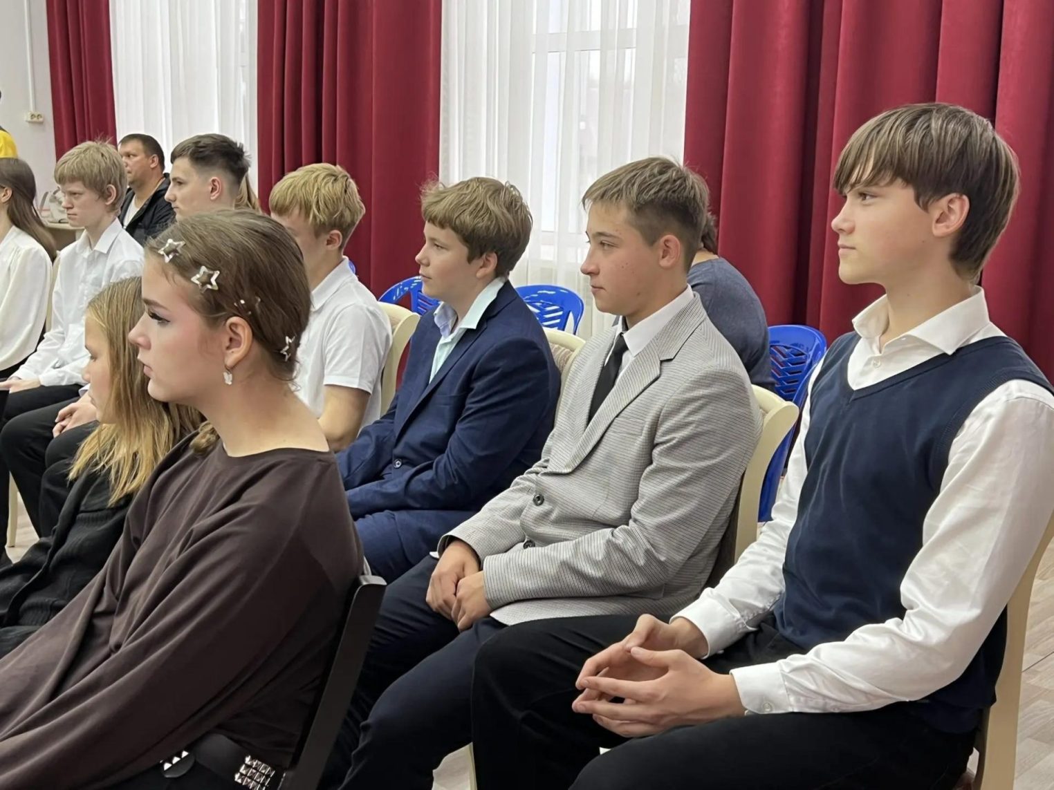 Шаг во взрослую жизнь: костромским школьникам торжественно вручили паспорта