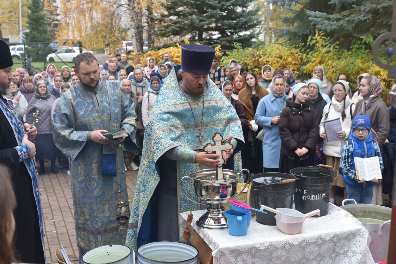 Костромичи совершили крестный ход вокруг посёлка Волжский